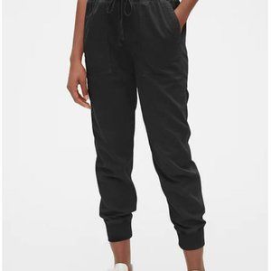 LAST CALL- GAP Rib Twill Jogger in True Black